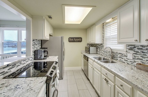 Lake Hamilton Condo | Easy-Access Lake Hamilton Condo w/Fireworks View