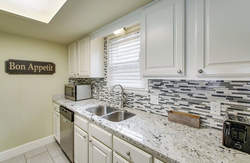Lake Hamilton Condo | Easy-Access Lake Hamilton Condo w/Fireworks View