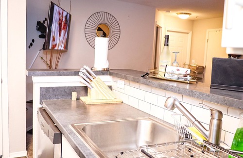 Norcross Apartment | Easy Access luxurious kingbed