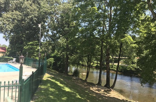 Pigeon Forge Condo | Easy Access Off The Parkway, Close to Everything!
