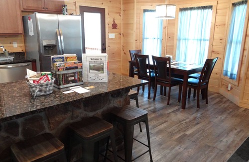 Wears Valley Cabin | Easy Access/Theater-Game Rm/Fire Pit/HotTub/WiFi/Large Yard/View/Pool Access