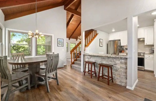 Bella Vista House | Easy access to bike, hike, golf or paddle from this Bella Vista retreat!