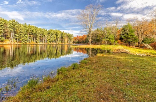 Mahwah House | Easy Access to Crossroads Corporate Center! FREE Parking, Pool, Pets Allowed!