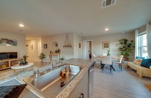 San Antonio Cottage | Easy Access to Dtwn San Antonio: Suburban Home