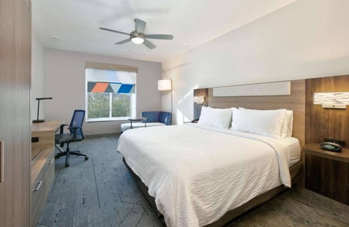 Far North Dallas Hotel | Easy Access to I-635, & Airports + Free Breakfast