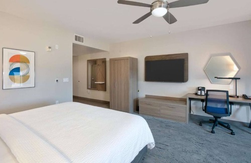 Far North Dallas Hotel | Easy Access to I-635, & Airports + Free Breakfast