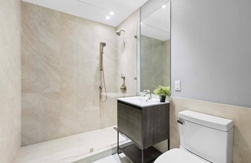 Port Morris Hotel | Easy access to I-87 Studio 2Q Bal BR | Kitchenette