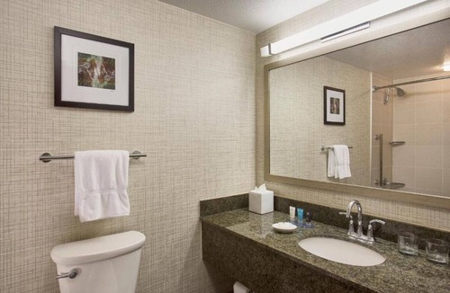 Lake Forest House | Easy access to Portland attractions
