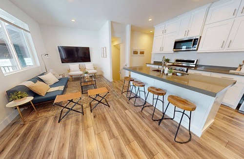 Pinebrook House | Easy Access to the Slopes & Main Street