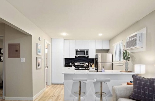 North University Apartment | Easy Access to UT Campus! Shared Pool + Parking