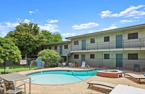 North University Apartment | Easy Access to UT Campus! Shared Pool + Parking