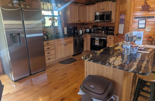 Wears Valley Cabin | Easy Access/View/Large Yard/Game Rm/Fire Pit/Hot Tub/Wi-Fi/Pool Access