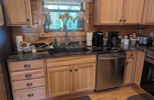 Wears Valley Cabin | Easy Access/View/Large Yard/Game Rm/Fire Pit/Hot Tub/Wi-Fi/Pool Access