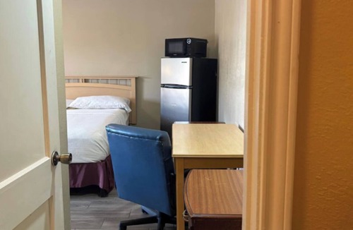 Flour Bluff Hotel | Easy Beach Access Motel Near SPID Highway | 12 Min Drive to Whitecap Beach