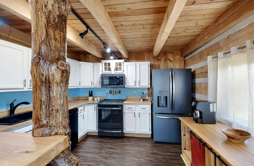 Dandridge Cabin | Easy Breezie by Jackson Mountain Rentals
