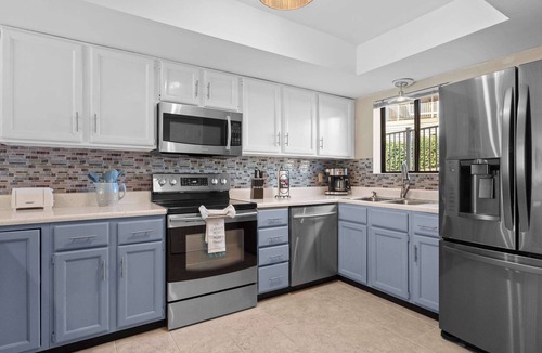 Sunrise Beach Condo | Easy Breezy - Lakefront for 6