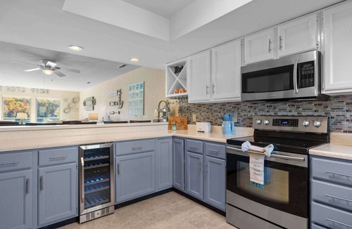 Sunrise Beach Condo | Easy Breezy - Lakefront for 6