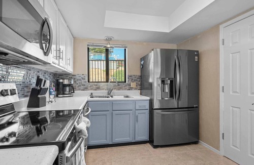 Sunrise Beach Condo | Easy Breezy - Lakefront for 6