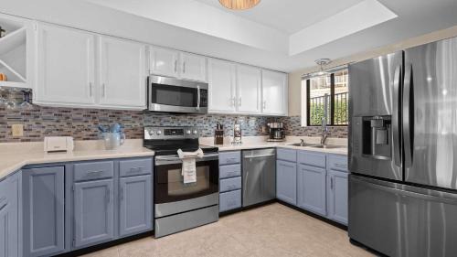 Sunrise Beach House | Easy Breezy - Lakefront for 6