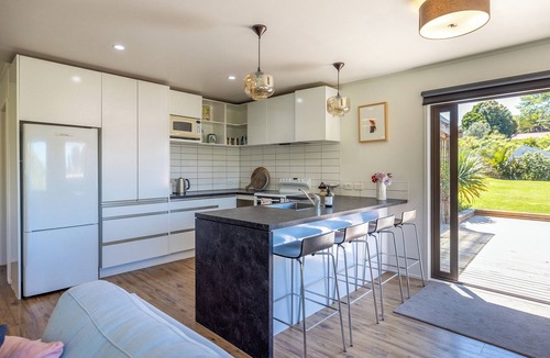 Surfdale House | Easy Breezy Surfdale Beach