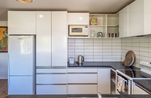 Surfdale House | Easy Breezy Surfdale Beach