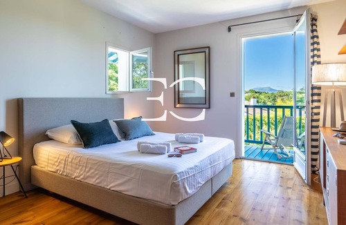 Arcangues Villa | Easy Clés- Villa on the golf + Pool + A/C