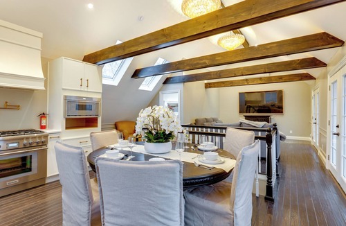 West Tisbury House | Easy Coast Access! Elevated Martha’s Vineyard Stay