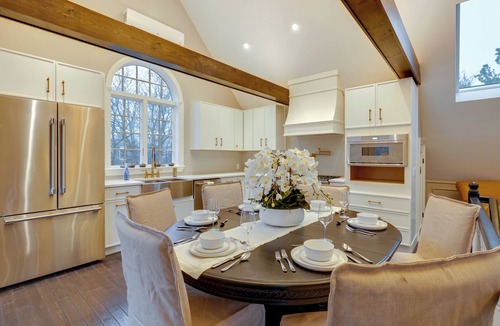 West Tisbury House | Easy Coast Access! Elevated Martha’s Vineyard Stay