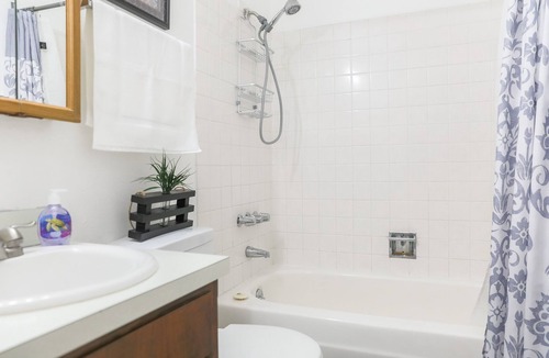 Kennewick Apartment | Easy Commute, Clean, private parking 2/1 #3507C