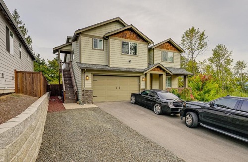SeaTac Apartment | Easy Commuting! Modern SeaTac Unit with Fireplace