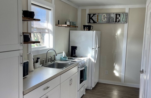 Social Circle Apartment | Easy drive to Covington square. Safe gated property.