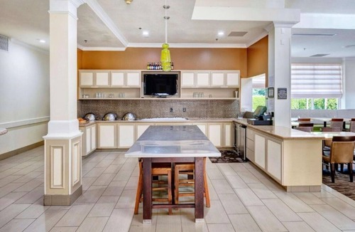 Parkrose House | Easy for the airport, surrounded by greenery