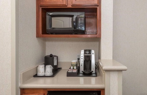 Parkrose House | Easy for the airport, surrounded by greenery