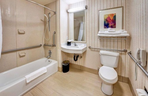 Parkrose House | Easy for the airport, surrounded by greenery