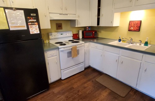 West Monroe Apartment | Easy Living! Fantastic central 2br/1ba apartment
