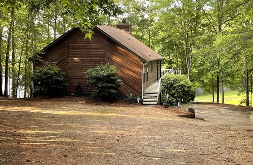 Eatonton Cabin | Easy living on the Lake.