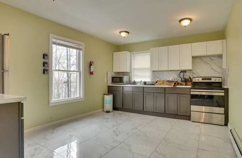 South Side Apartment | Easy NYC Access: Updated Apt Near Parks & Bay!