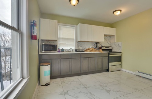 South Side Apartment | Easy NYC Access: Updated Apt Near Parks & Bay!