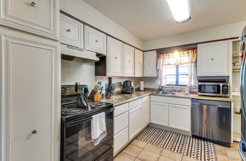Midwest City House | Easy OKC Access! Quiet Home w/Yard & Workspace