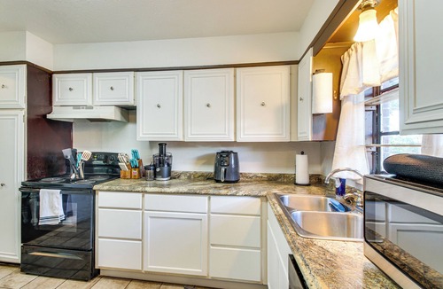 Midwest City House | Easy OKC Access! Quiet Home w/Yard & Workspace