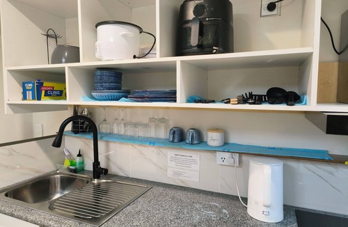 Jamboree Heights Apartment | Easy Stay Studio