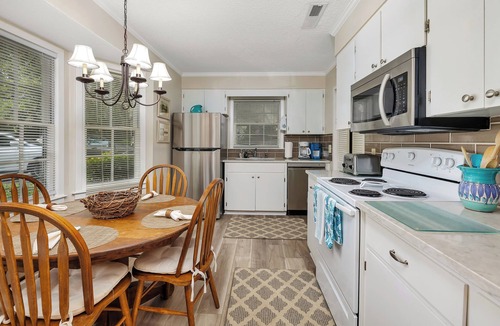 Saint Simons Island Condo | Easy walk to the beach from this condo!