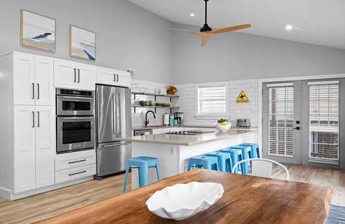 Port Aransas House | Easy walk to the beach, double deck ocean view-Sleeps 10 in 8 beds! EV charger!