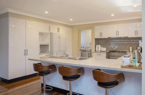 Wyong House | Easygoing Poolside Relaxation on Wyong River