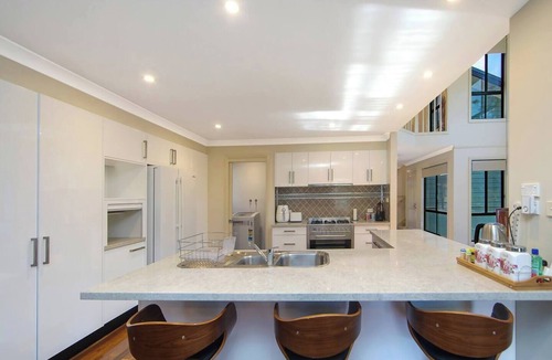 Wyong House | Easygoing Poolside Relaxation on Wyong River