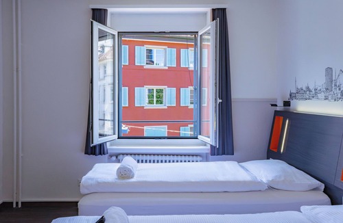 Gewerbeschule Hotel | easyHotel Zürich City Limmatplatz