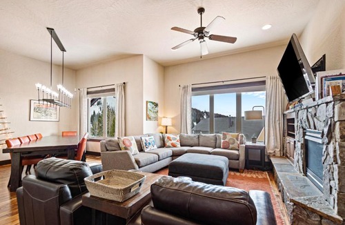 Sandpoint House | Eat Sleep Play