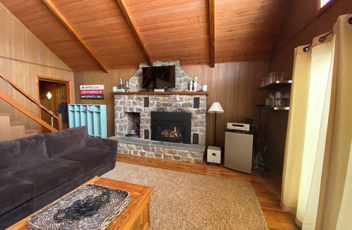 Lake Harmony Estates Cabin | Eat, Sleep, Ski. Repeat.