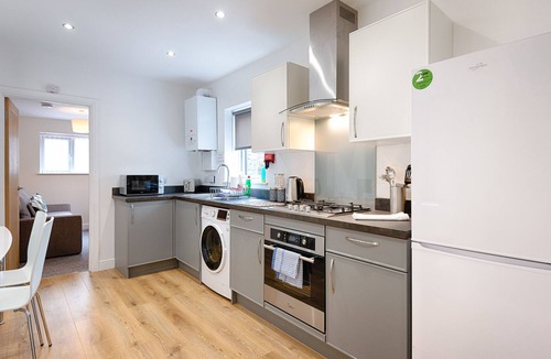 Cwmbrwla Apartment | Eaton House 2