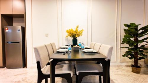 Golden Triangle Apartment | Eaton Residence KLCC - Universal Home